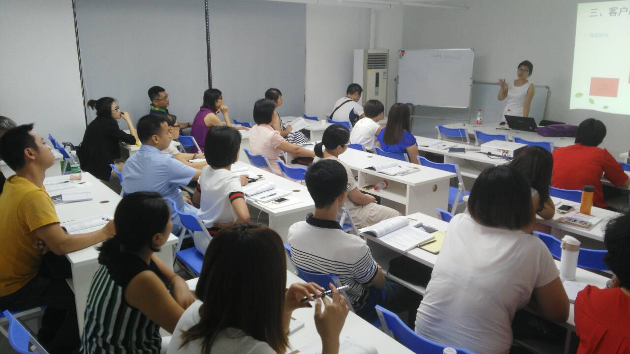 廣東中鵬職業培訓學校 師生風采相冊，記錄成長與希望