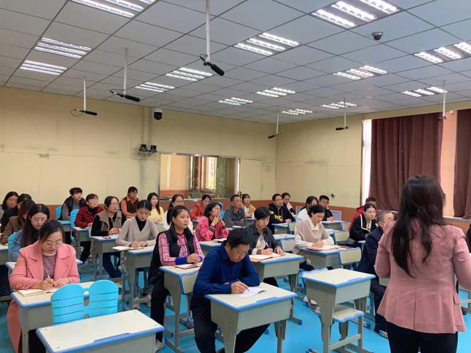 新時(shí)代呼喚“心”教育 勸學(xué)里小學(xué)開(kāi)展教師心理健康教育專(zhuān)題培訓(xùn)